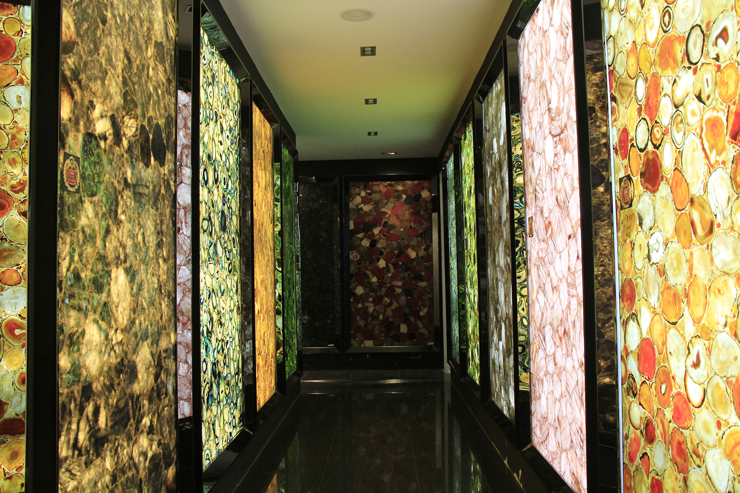 We Only Serve High-End Clients! How a Processing Factory Transformed into Asia's Largest Stone Specialist – Interview with Yingliang Stone's General Manager