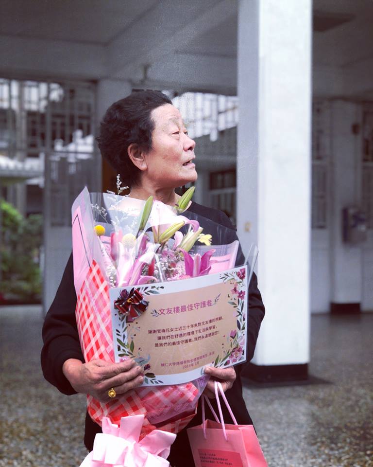 After 27 Years Caring for Fujen University's Wenyou Building, She Tearfully Retires! Not 'Aunt Mary' — Please Call Her Guan Meihua